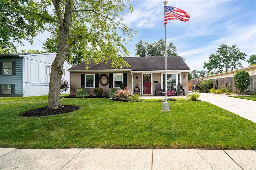 120 Rose Ln photo 1