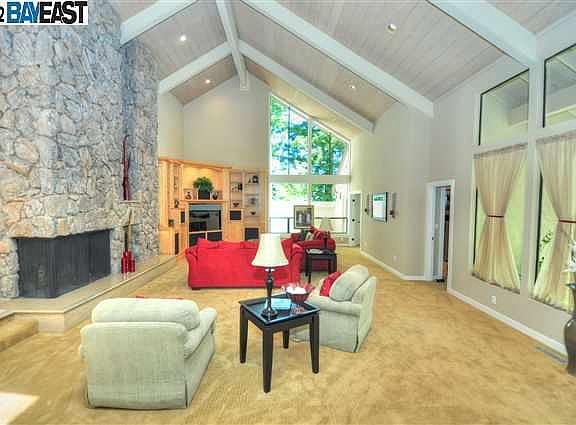 4th image of 42 Blackhawk Club Ct