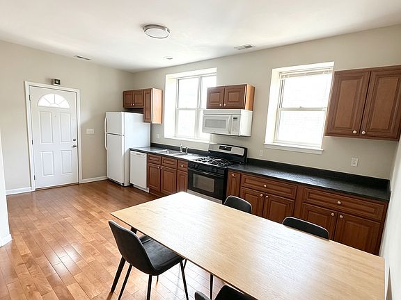 4th image of 5134-5142 S Ingleside Ave #3C