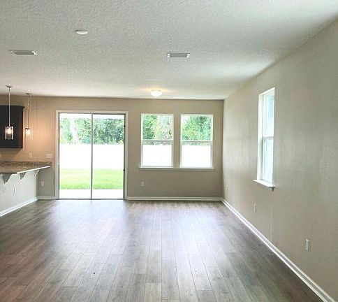 5th image of 3069R Lucille Ln