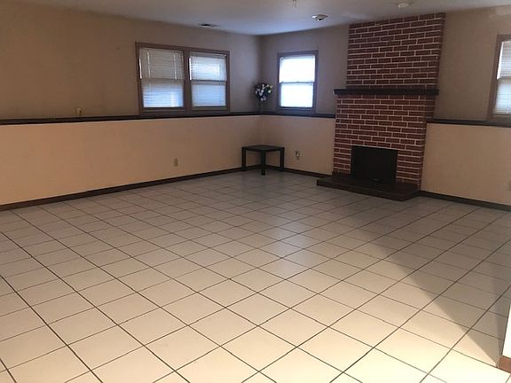 5th image of 1810 Louisiana Dr