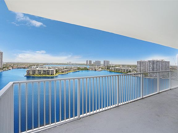 4th image of 2851 NE 183rd St APT 1617E