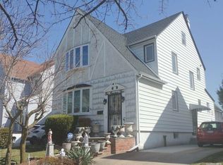 105 Carstairs Rd, Valley Stream, NY 11581