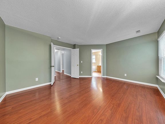 4th image of 5 Earleigh Ct