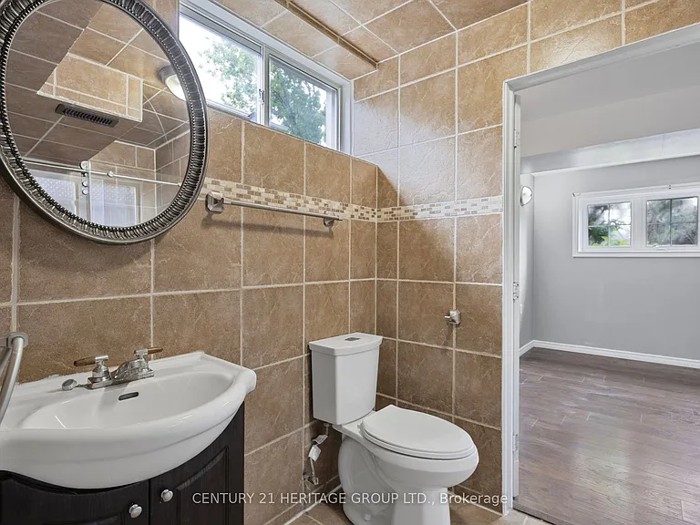 51 Burbank Cir #BASEMENT — Photo 17
