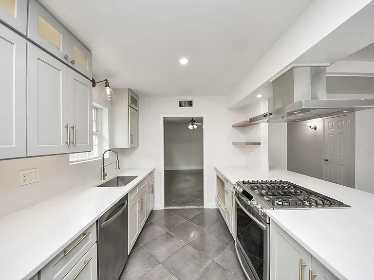 4011 Ebbtide Dr — Photo 8