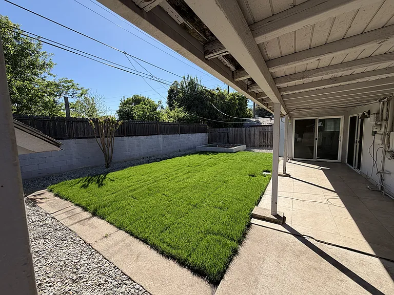 904 Singingwood Rd — Photo 17