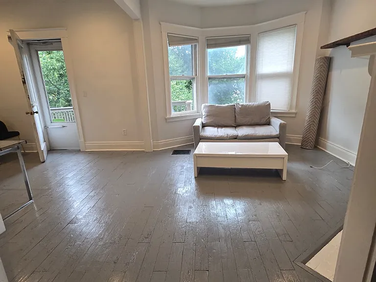 254 W Utica St — Photo 5