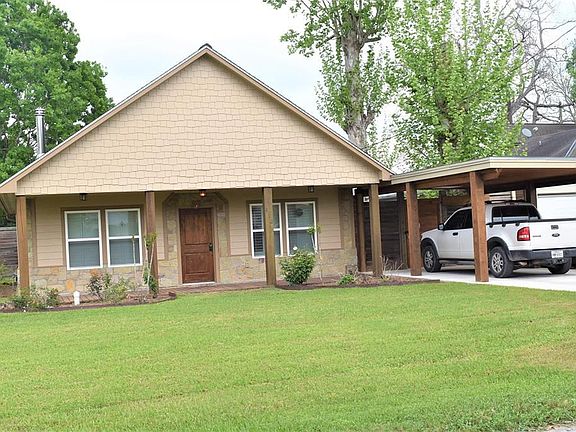 3rd image of 412 Pecan St