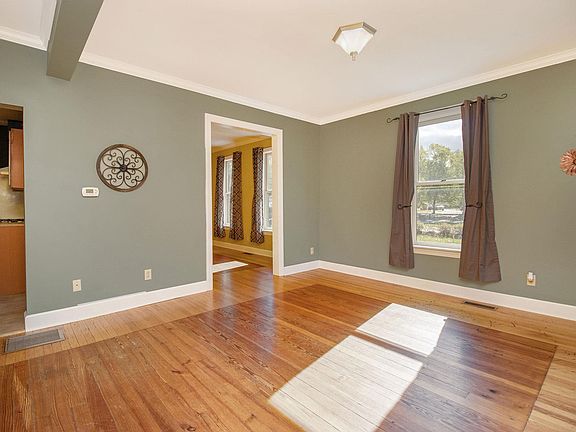 4th image of 1018 Portage Ave