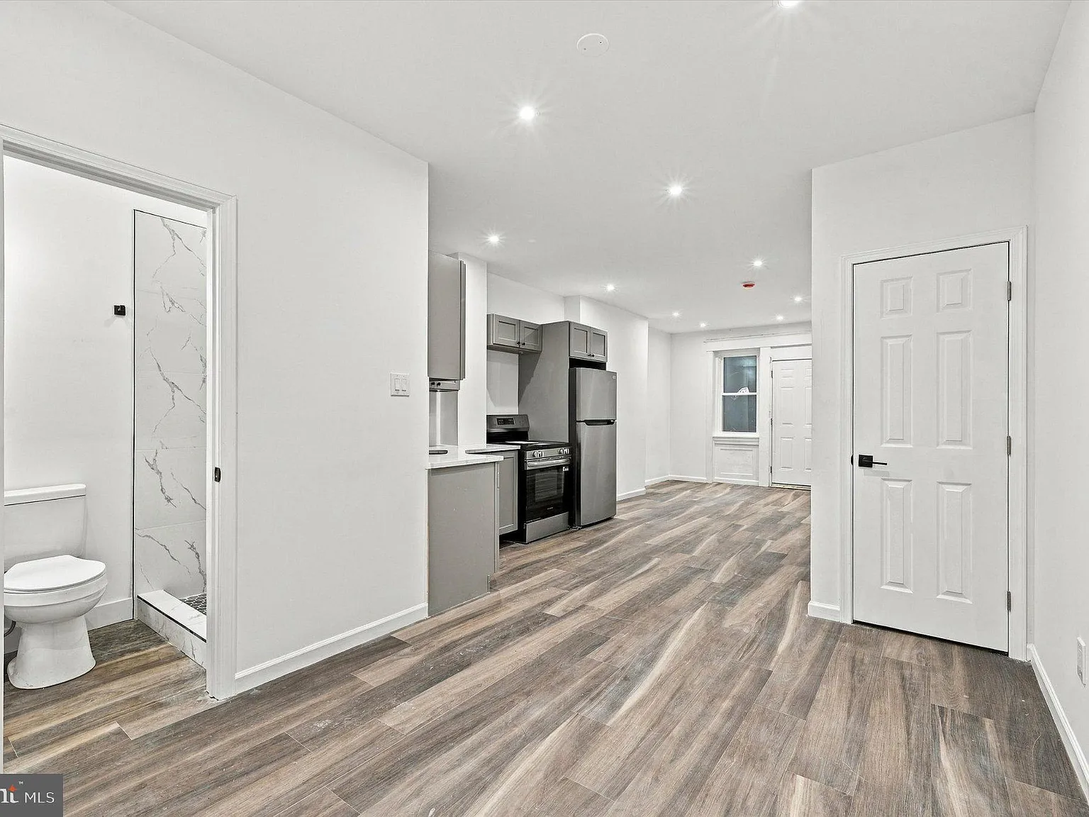 5812 Hadfield St — Photo 2