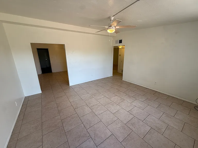 3839 W Hazelwood St #5 — Photo 3