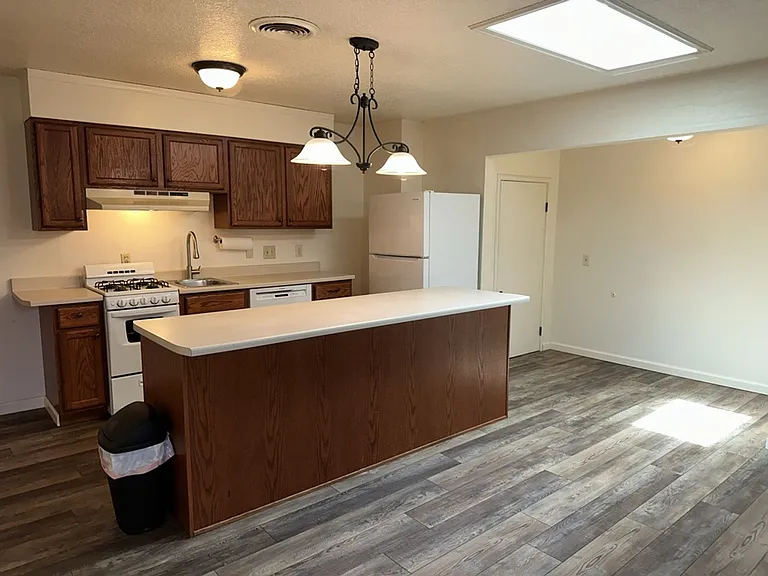1640 Stromberg Ave — Photo 7