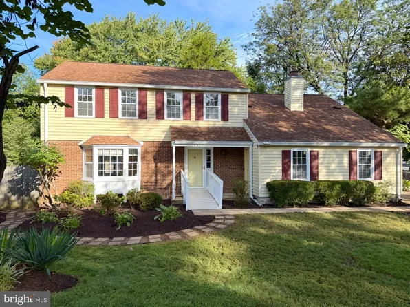 6512 Cape Ct, Falls Church, VA 22043