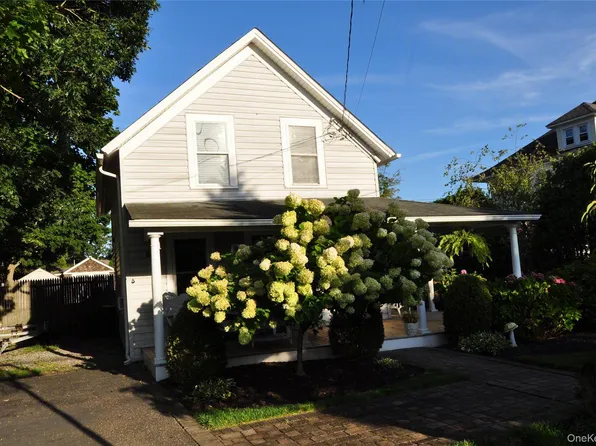 23 LAKE AVE, Center Moriches, NY 11934