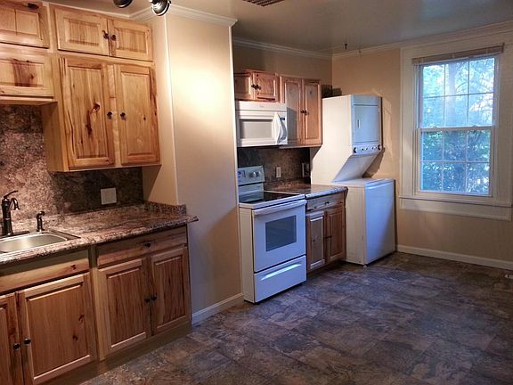 large eat in kitchen