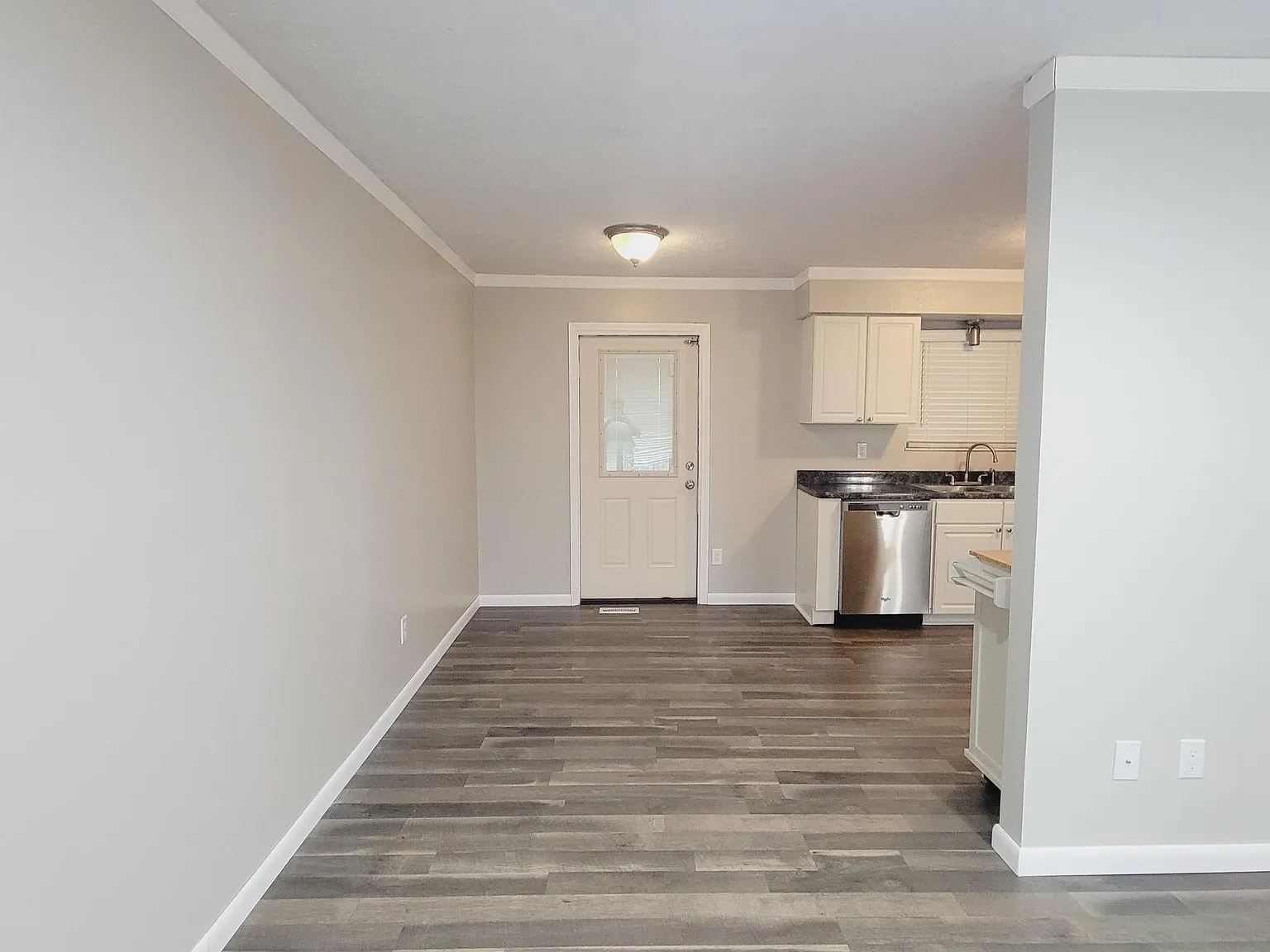 1316 E Woodshire Dr — Photo 4