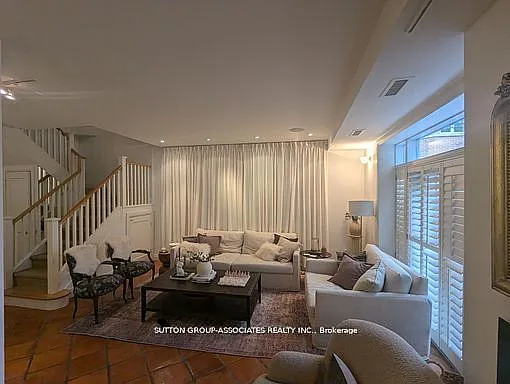 Building Photo - 21 Shaftesbury Ave #108