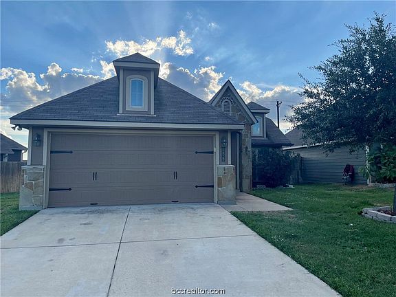 3rd image of 1055 Venice Dr