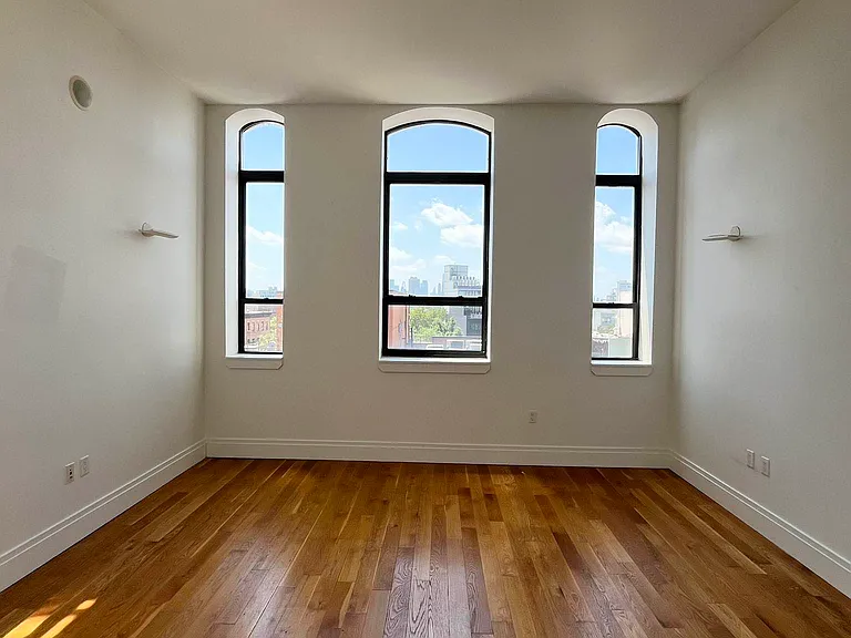 17 Monitor St #4O — Photo 3
