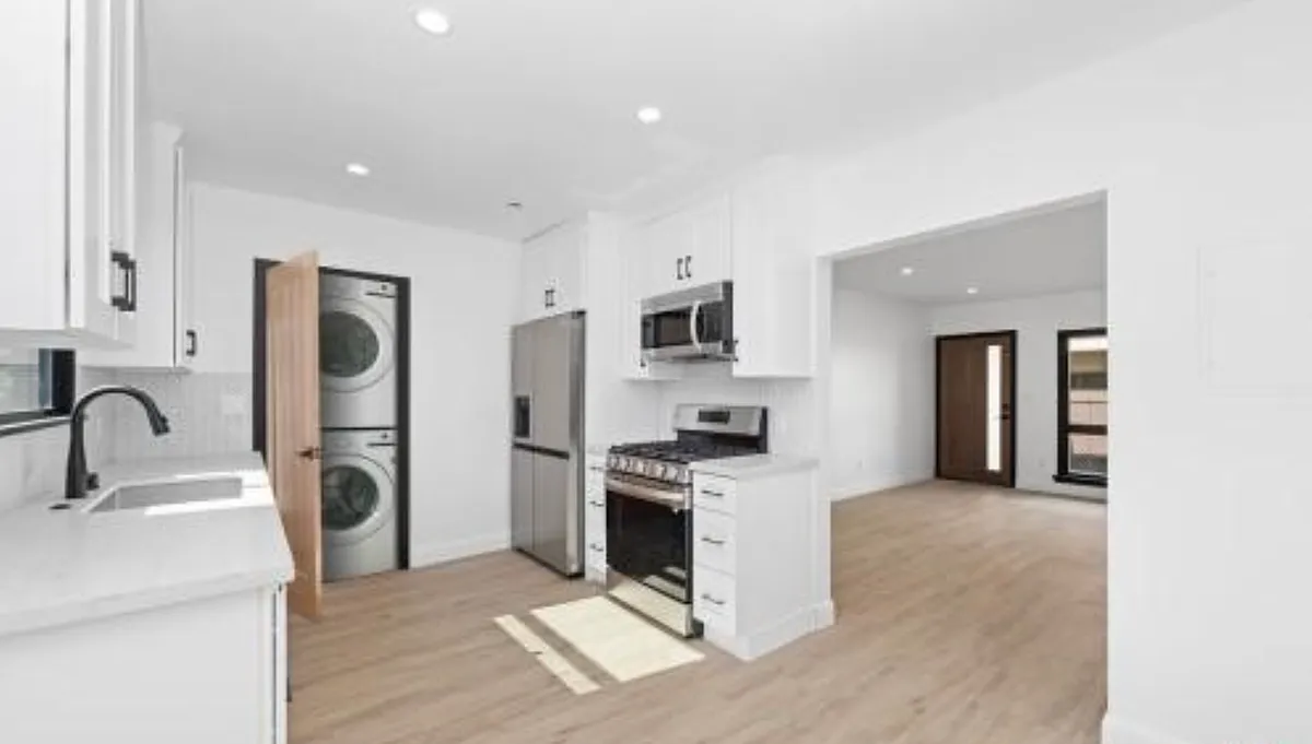 Building Photo - 2625 Chariton St #2625