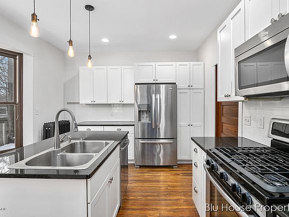 5th image of 622 Crescent St NE