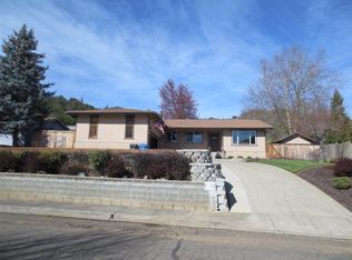 502 Discovery Ln, Rogue River, OR 97537