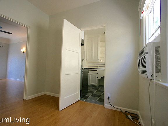 5th image of 208 N Louise St #10071972
