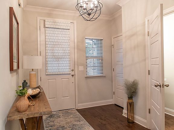 3rd image of 1604 Hampshire Pl