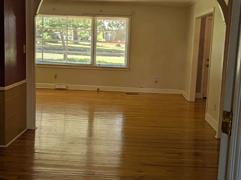 610 W Charlton St — Photo 19