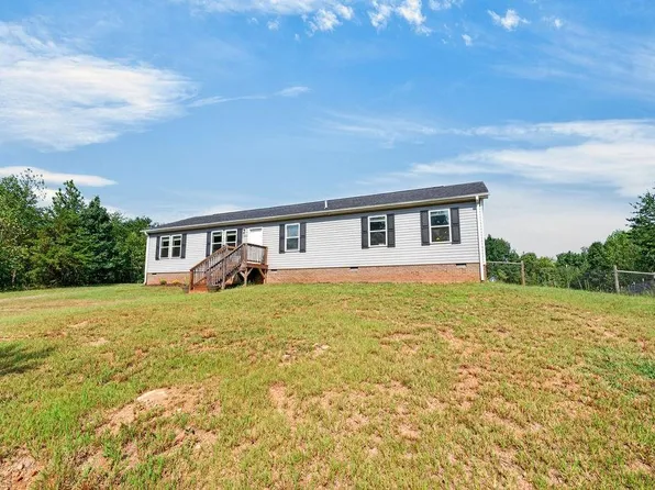 1641 Dodgetown Rd, Walnut Cove, NC 27052