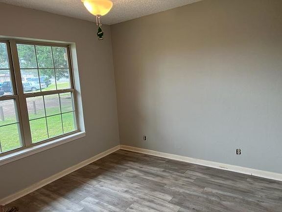 3rd image of 3527 Elmira Dr #4