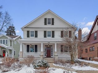 239 Crest Rd, Glen Ellyn, IL 60137