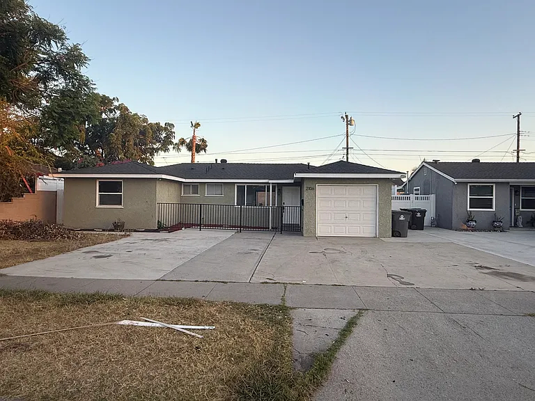 2106 W Olive Ave — Photo 5