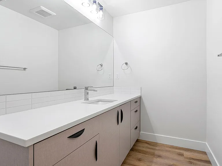 4808 SE Franklin St — Photo 13