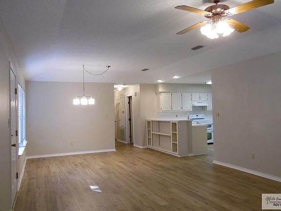 4th image of 1000 Camelot Dr APT 6231