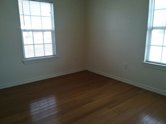 4th image of 4216 NE 11th Ave APT A