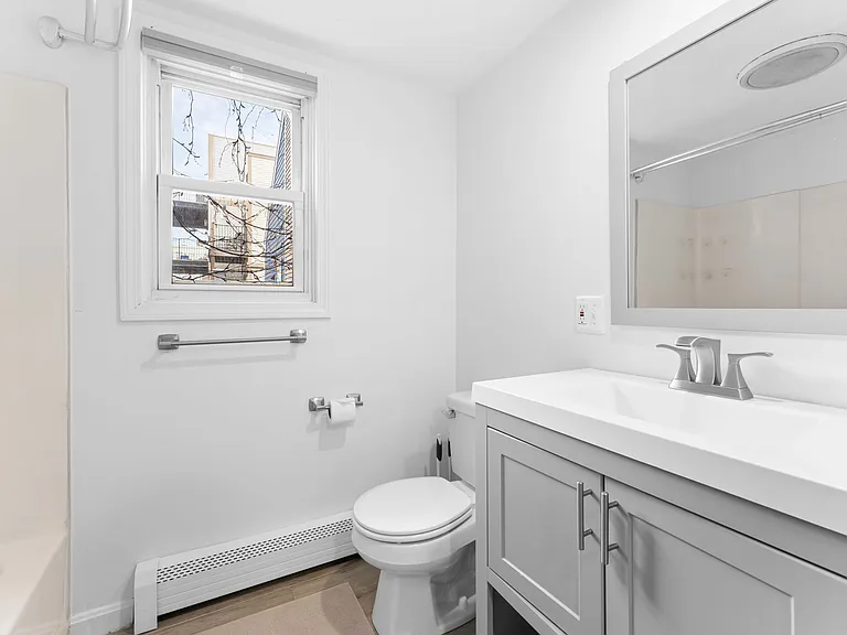 224 W 6th St #1 — Photo 8