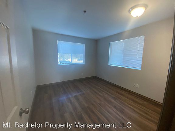 5th image of 196-367 SE Cleveland Ave #13