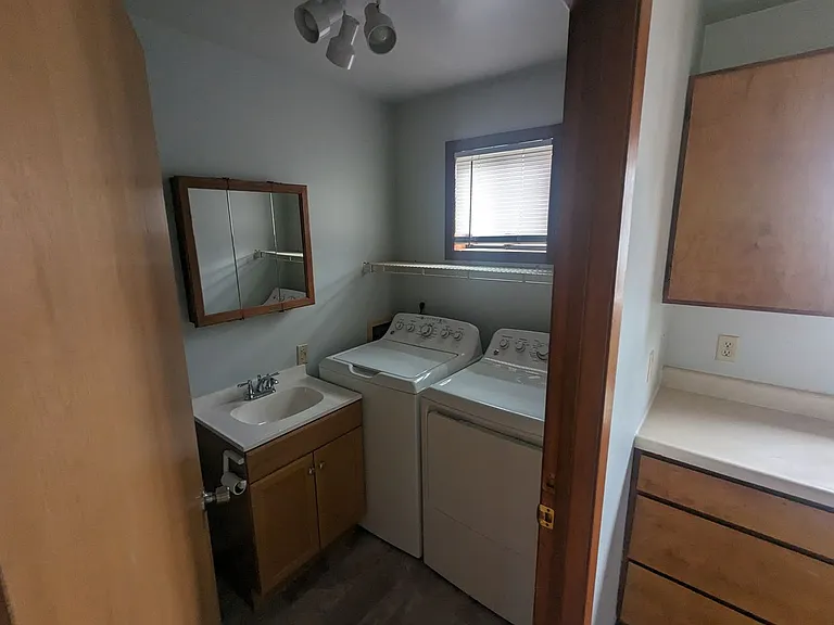 1746 S 6th St W — Photo 5