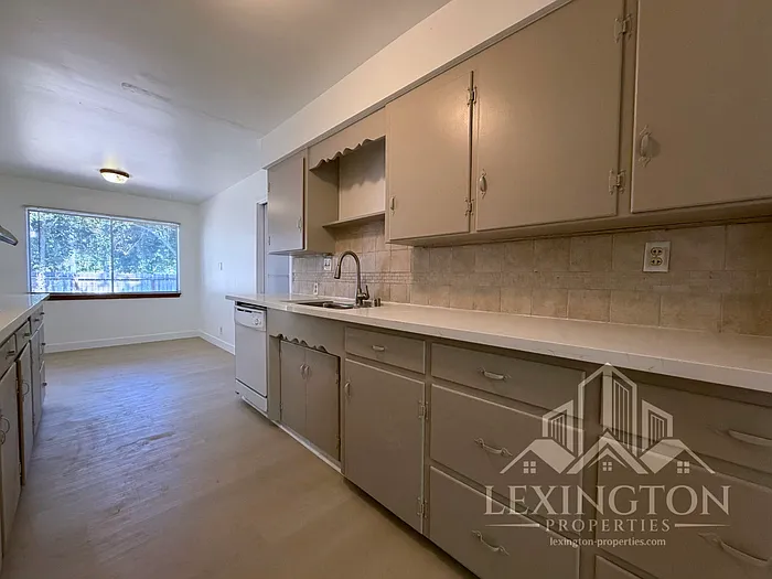 3561 David Way — Photo 9