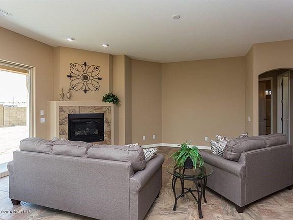 4th image of 5844 N Thornberry Dr