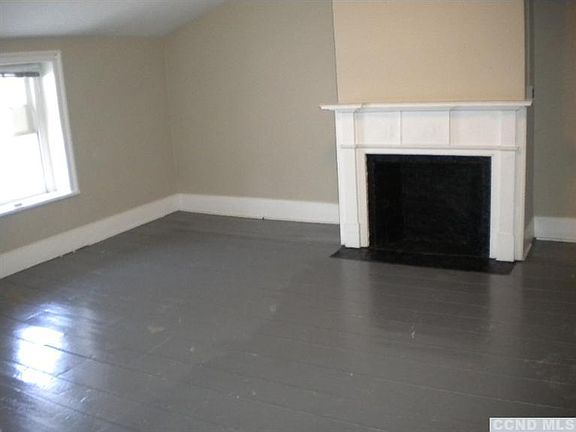 2nd image of 1 Ely St