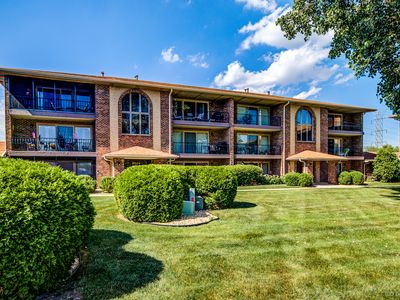 8900 W 140th St APT 2E, Orland Park, IL, 60462