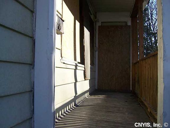 4th image of 105 Schneider St