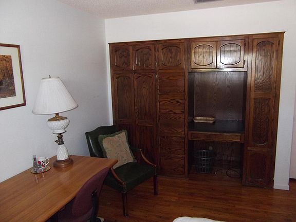 Bed Room 2 with desk