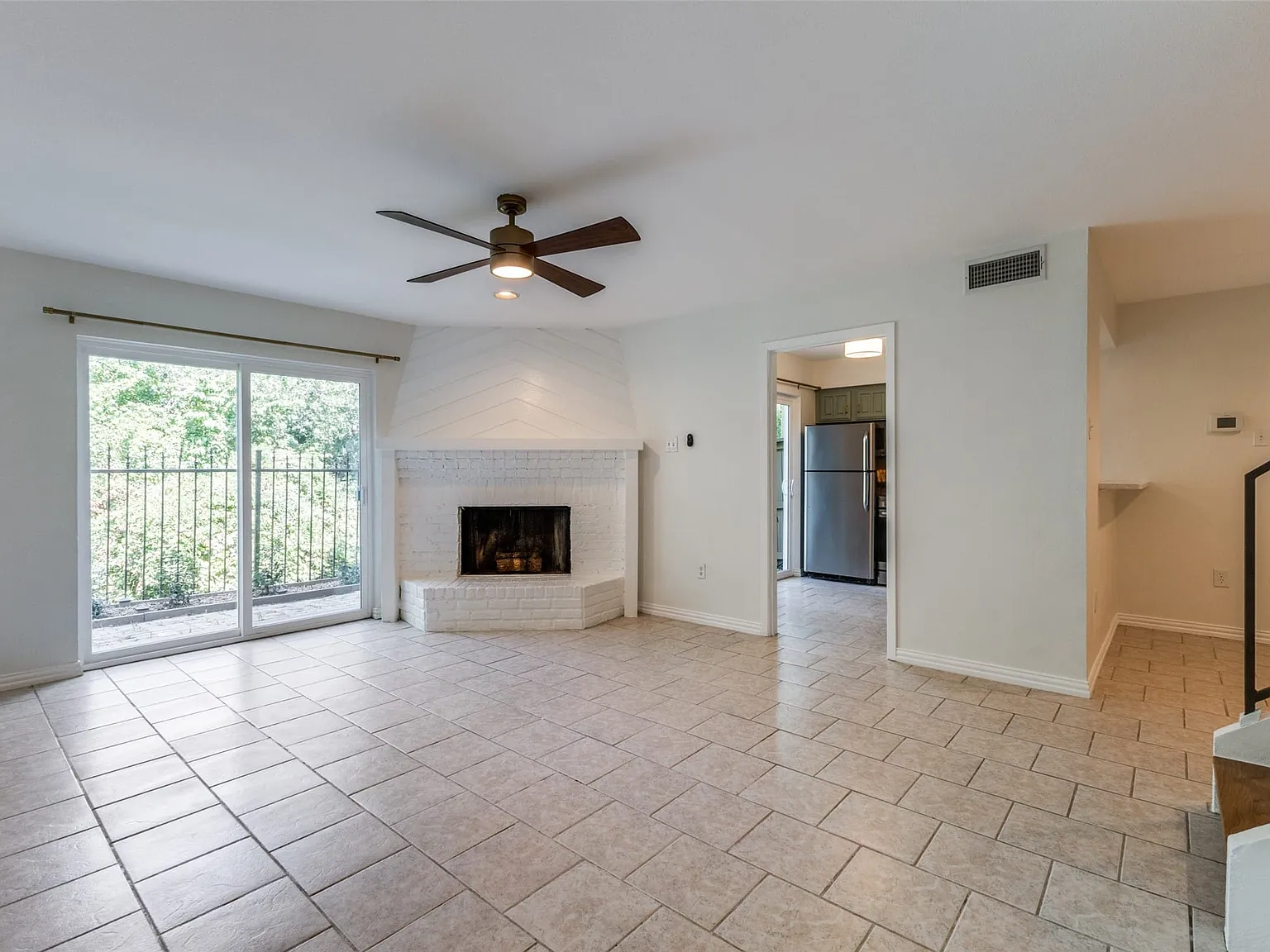2 bed, 2.5 bath, 1135 sqft, $1,950 — Photo 2