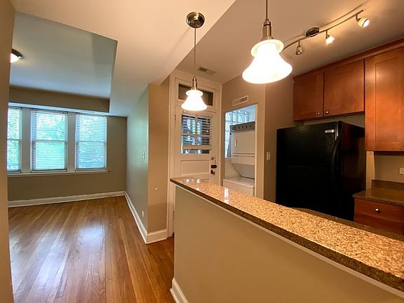 4th image of 1124 W Washington Blvd #2B