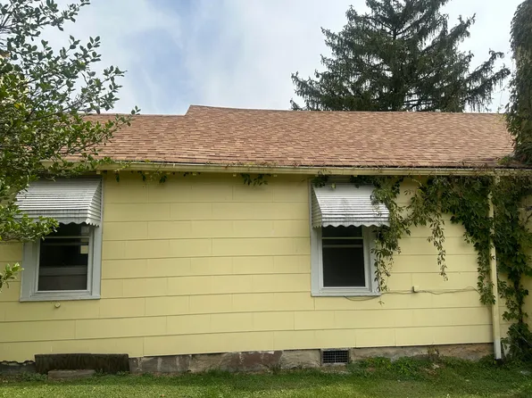 717 Wrightstown Ave, Covington, VA 24426