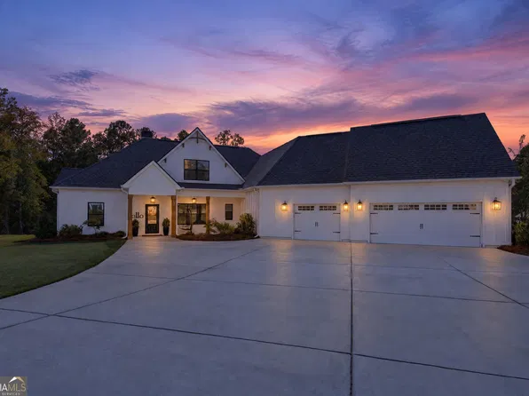 146 Durham Estates Dr, Sharpsburg, GA 30277
